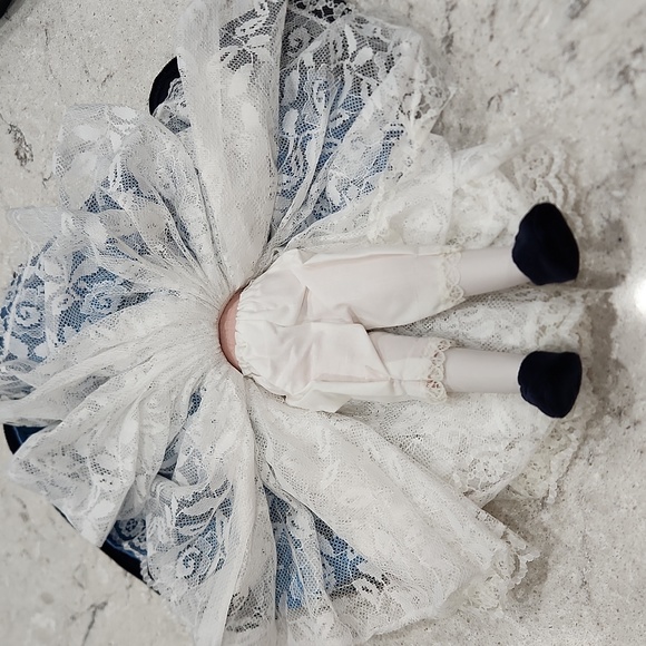 Polish Porcelain Doll Kasia - Picture 9 of 14